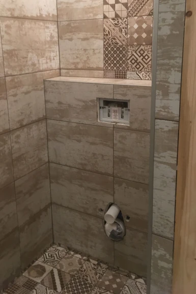 Artisan local à Nîmes spécialisé en rénovation de salle de bain sur mesure