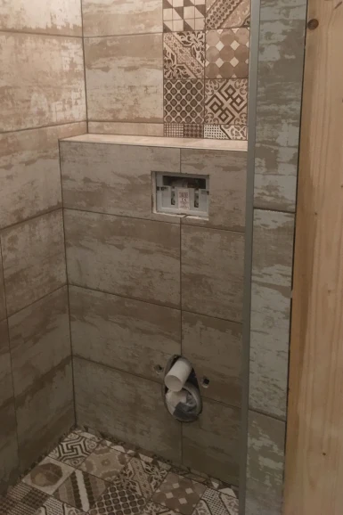 WC rénovés à Nîmes optimisant l’espace et le confort au quotidien