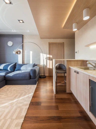 Salon rénové à Nîmes avec nouveaux revêtements de sols et murs